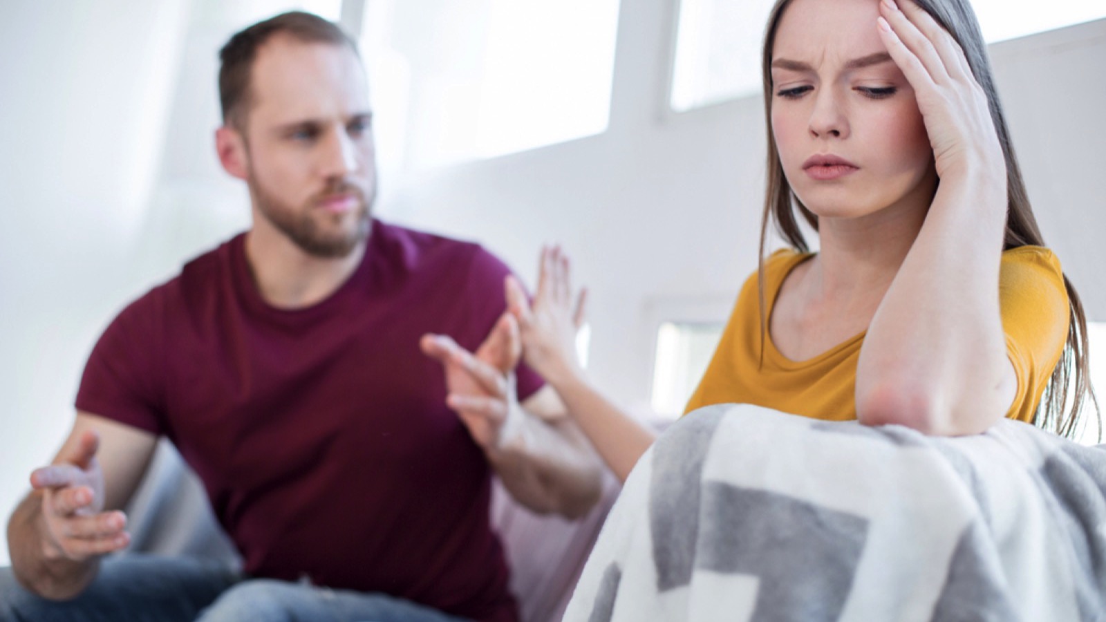 Etiquette on the Decline: Basic Manners Younger Generations Are No Longer Taught 59 Couples fighting woman getting ignored