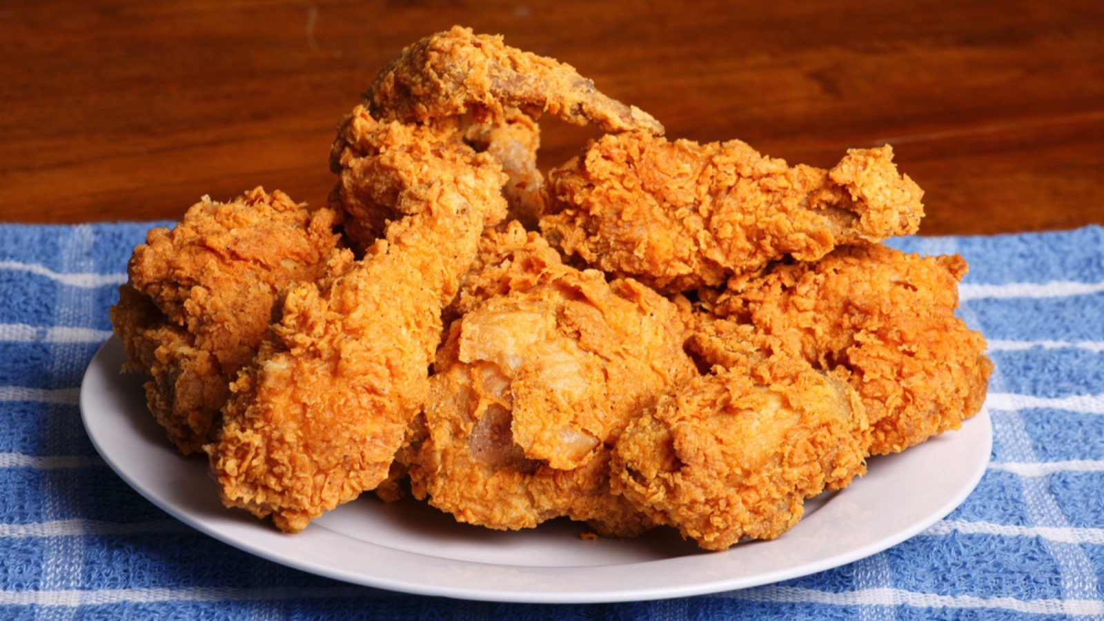 The Worst Things People Have Found Hidden in Their Restaurant Meal 152 Fried chicken in plate
