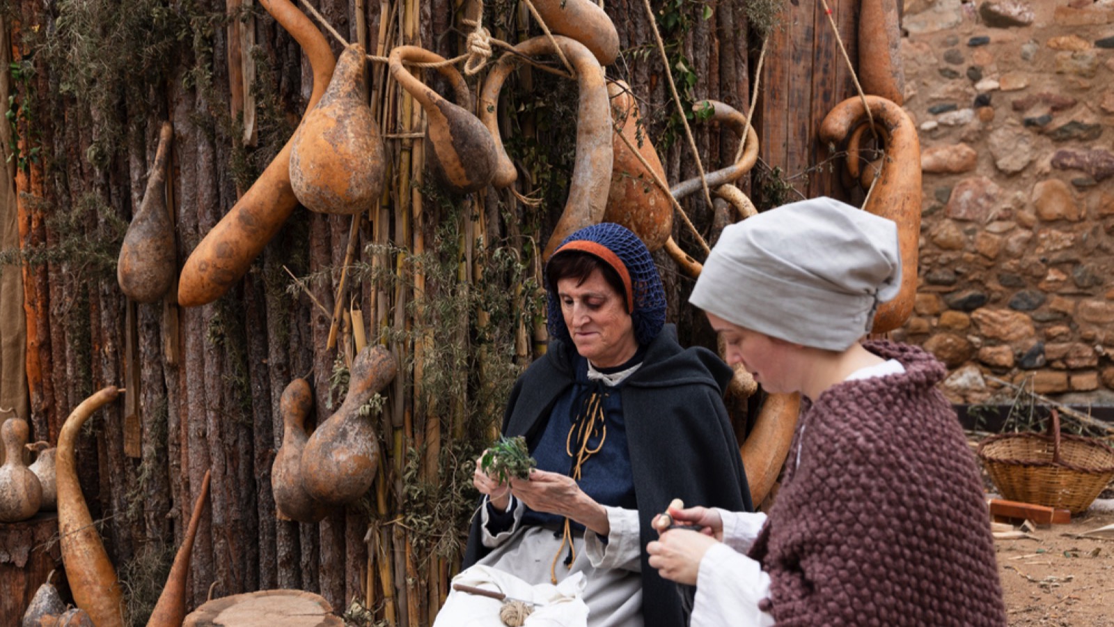 Debunked: The Biggest Myths About the Middle Ages 188 Medieval woman doing work