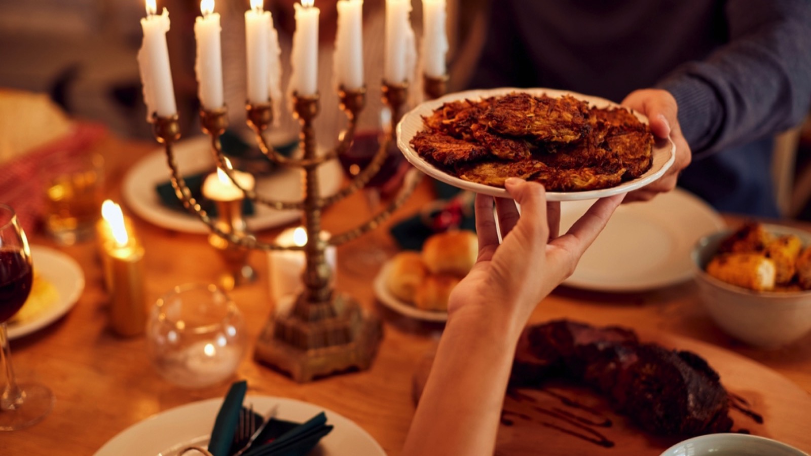 Etiquette on the Decline: Basic Manners Younger Generations Are No Longer Taught 73 Passing food on the table