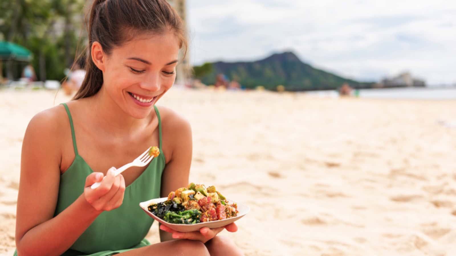 The Worst Things People Have Found Hidden in Their Restaurant Meal 147 Woman tourist in Hawaii beach