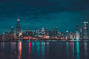 A picture of the Chicago skyline at night.